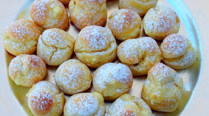 Profiteroles con Crema Pastelera