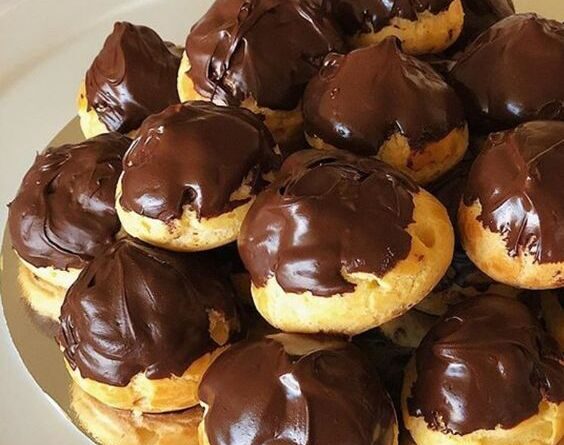 Profiteroles de chocolate